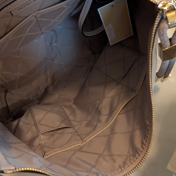 MICHAEL Michael Kors Cream Shoulder Bag with Gold Details
